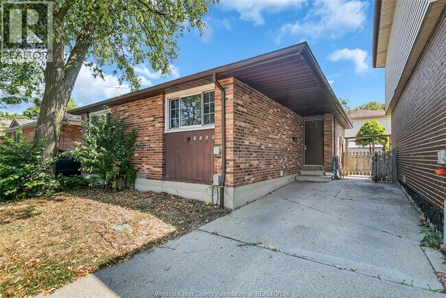 1366 Bayswater Crescent in Windsor, ON - Building Photo - Building Photo