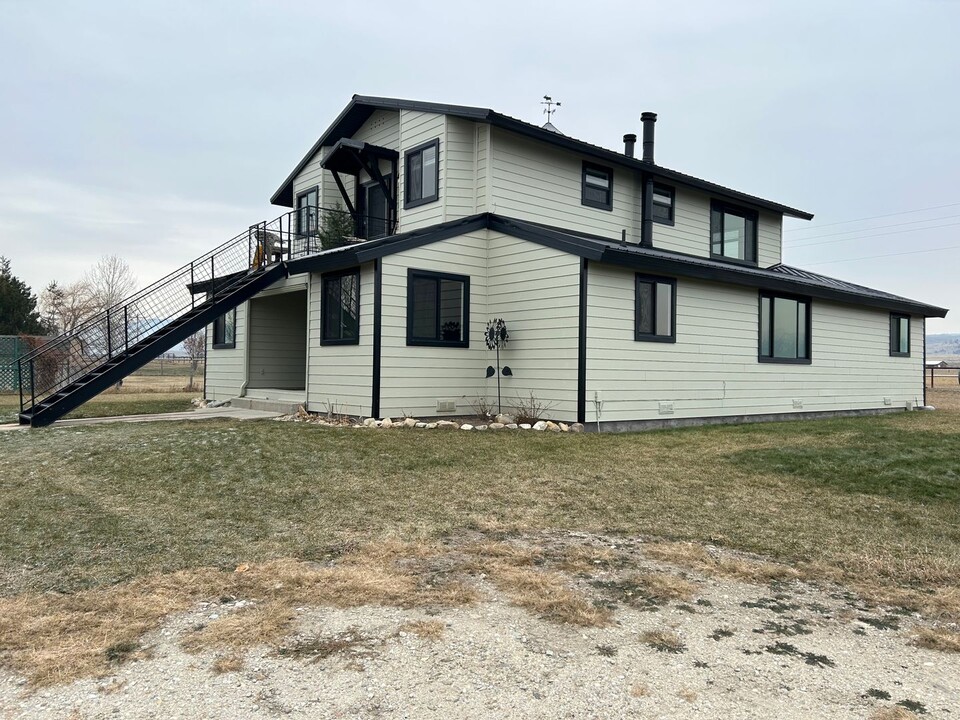 936 Little Joe Ln in Hamilton, MT - Building Photo