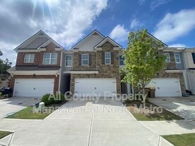 2715 Poppy Ct in Buford, GA - Building Photo