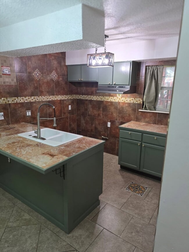 115 W Koenig Ln, Unit 110