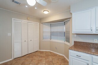 613 W Castle Harbour Dr in Friendswood, TX - Building Photo - Building Photo