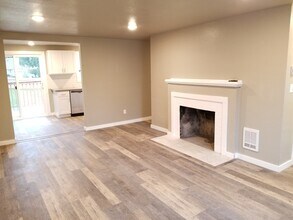 2413 S 121 Pl in Seattle, WA - Building Photo - Building Photo