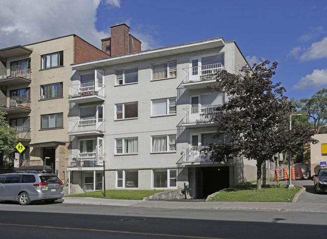 3540 Édouard-Montpetit in Montréal, QC - Building Photo - Primary Photo