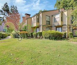 600 Del Verde Cir in Sacramento, CA - Building Photo - Building Photo