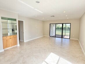 13 Southport Ln in Boynton Beach, FL - Foto de edificio - Building Photo