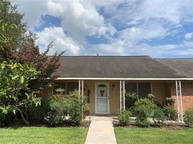 3302 Burke Rd in Pasadena, TX - Building Photo