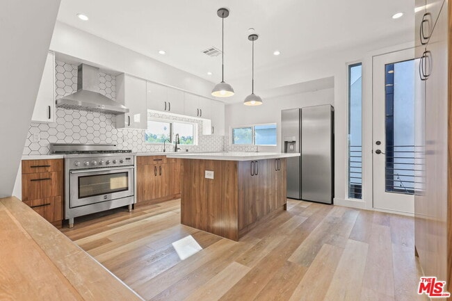 803 N Harvard Blvd in Los Angeles, CA - Building Photo - Building Photo