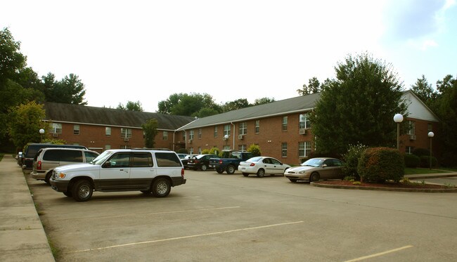 Fayette Manor Apartments in Oak Hill, WV - Building Photo - Building Photo