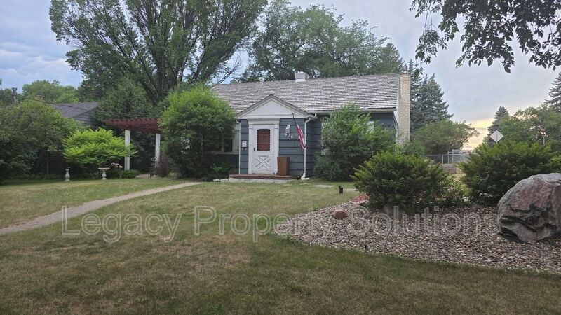 926 N Mandan St in Bismarck, ND - Foto de edificio