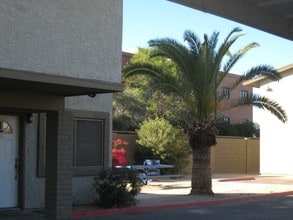 Cambridge Condos in Phoenix, AZ - Foto de edificio - Building Photo