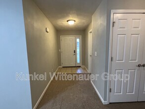 47 Oak Pointe Cir in Belleville, IL - Building Photo - Building Photo