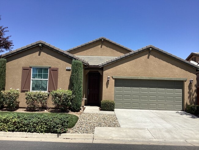 3930 W Prescott Ave in Visalia, CA - Foto de edificio - Building Photo