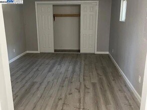 1285 Russell Way in Hayward, CA - Building Photo - Building Photo