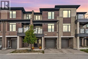 590 N Service Rd in Hamilton, ON - Building Photo