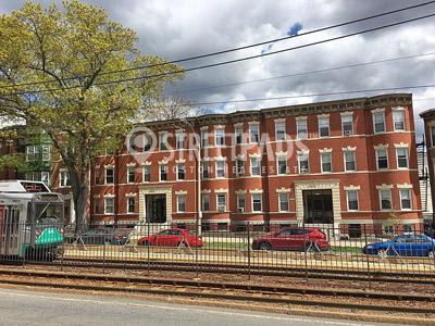 1375 Commonwealth Ave in Boston, MA - Building Photo