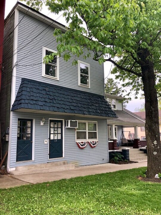 21-21 W Main St in Jeromesville, OH - Building Photo