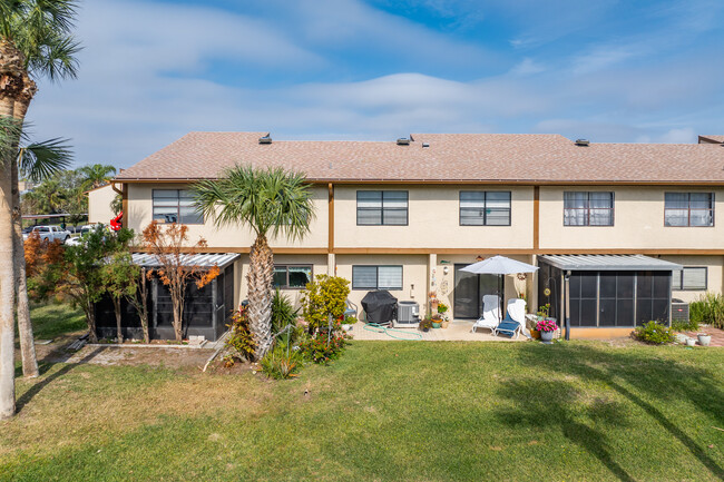 Townhomes at Lake Seminole in Seminole, FL - Building Photo - Building Photo