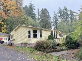 90 Alpha Dr in Longview, WA - Building Photo