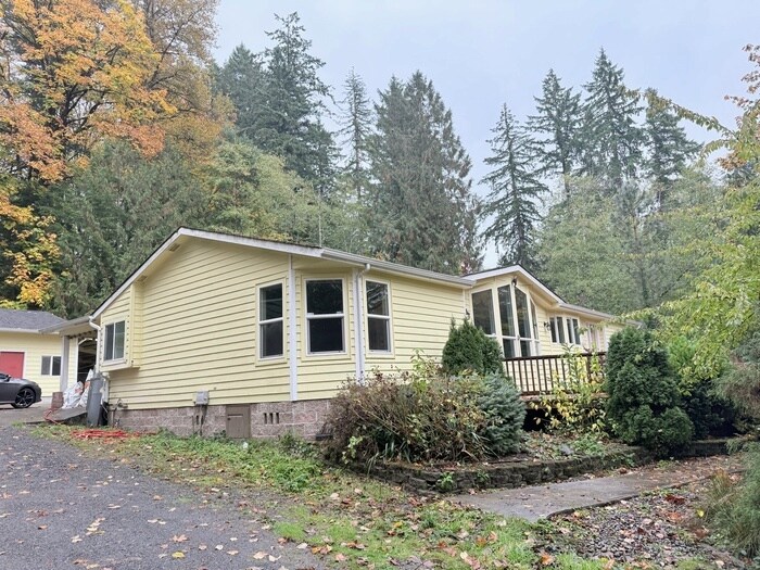 90 Alpha Dr in Longview, WA - Building Photo