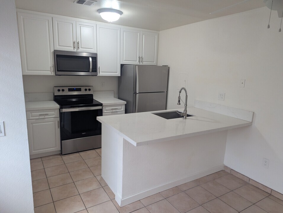 72502 Edgehill Dr, Unit #1 in Palm Desert, CA - Building Photo