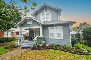 4625 Pineridge St in Houston, TX - Building Photo