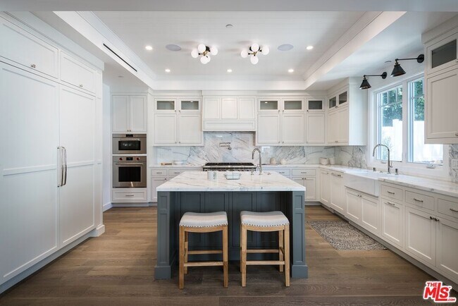 property at 530 Arbramar Ave
