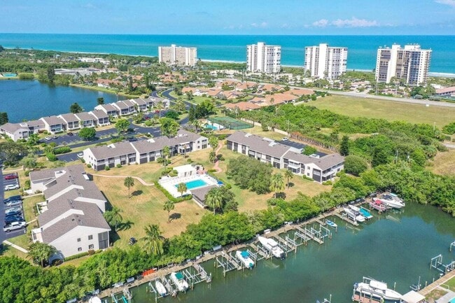 3209 S Lakeview Cir in Fort Pierce, FL - Building Photo - Building Photo