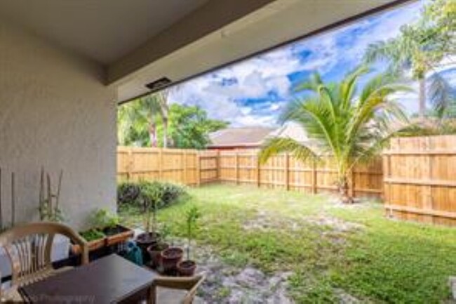 6989 NW 29th Way in Fort Lauderdale, FL - Building Photo - Building Photo