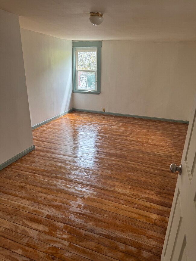 56 7th St, Unit 1 in Cambridge, MA - Foto de edificio - Building Photo