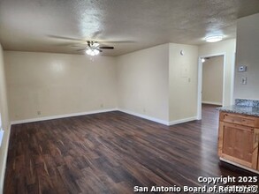 120 Delmar St in San Antonio, TX - Foto de edificio - Building Photo