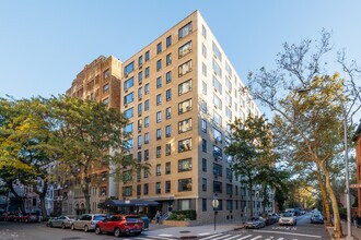 60 Remsen Street in Brooklyn, NY - Foto de edificio - Building Photo