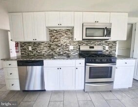 535 Chews Landing Rd in Lindenwold, NJ - Building Photo - Building Photo