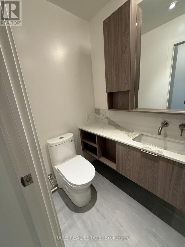 110 Broadway Ave in Toronto, ON - Building Photo - Building Photo