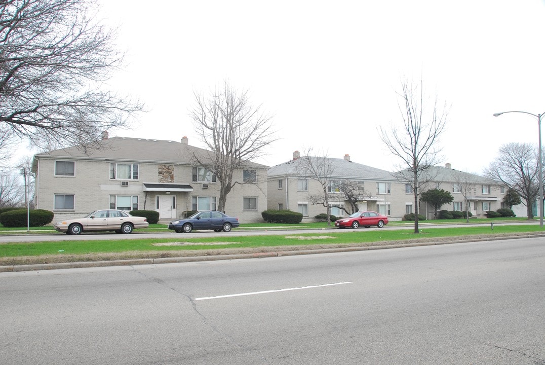 Appleton Avenue Apartments in Milwaukee, WI - Building Photo