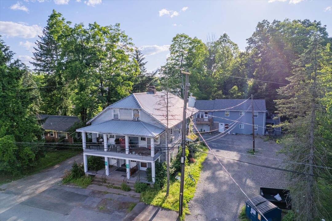 17 Myrtle St in Stroudsburg, PA - Building Photo