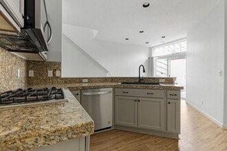 7282 NE Stoneybrook St in Hillsboro, OR - Building Photo - Building Photo