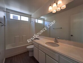 30420 Yosemite Dr in Castaic, CA - Building Photo - Building Photo