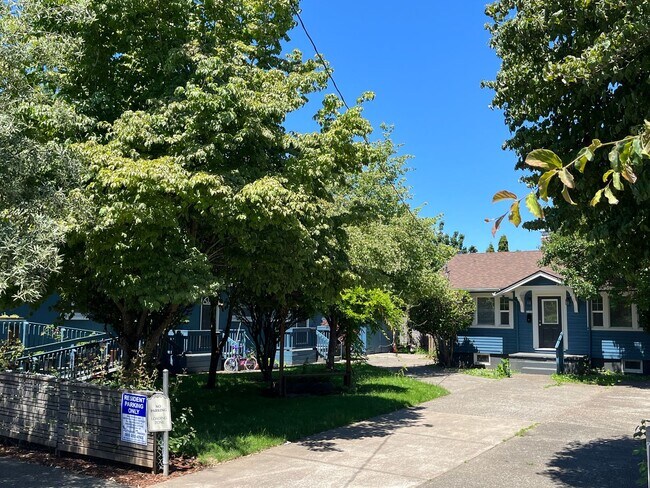 property at 2125 N Kilpatrick St