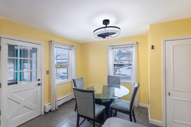 1200 Narcissus Ave in Rosedale, MD - Foto de edificio - Building Photo