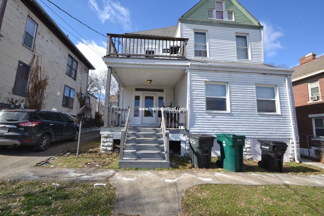 529 Hawthorne Ave in Cincinnati, OH - Building Photo
