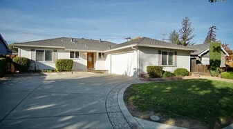 1367 Oslo Ln in San Jose, CA - Building Photo