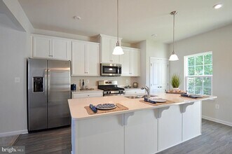 528 Landing Dr in Fredericksburg, VA - Building Photo - Building Photo