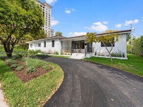 39 Palermo Ave in Coral Gables, FL - Building Photo - Building Photo