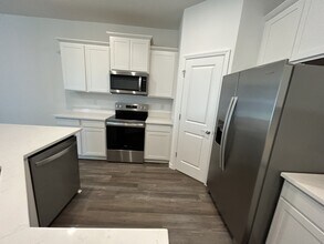 32746 Rustic Rise Rd in San Antonio, FL - Building Photo - Building Photo