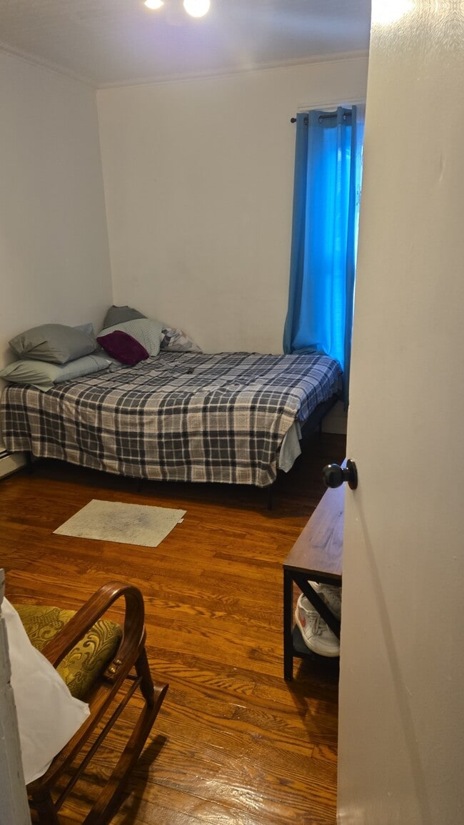 44 Elwood Ave, Unit Clifton rm