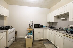 54 Egmont St, Unit 2 in Brookline, MA - Building Photo