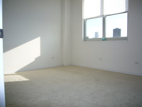 950 W Monroe St, Unit 710 in Chicago, IL - Building Photo - Building Photo