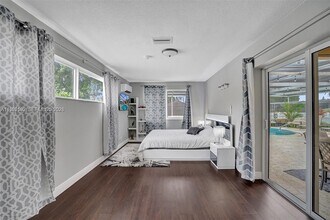 2101 N 52nd Ave in Hollywood, FL - Building Photo - Building Photo