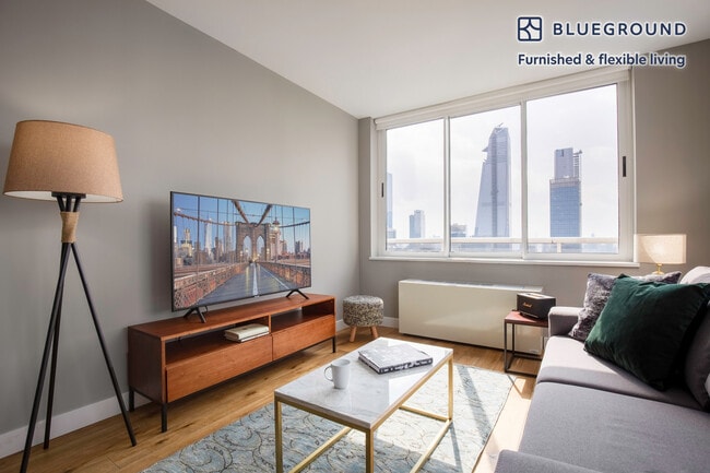 560 W 43rd St in New York, NY - Building Photo - Building Photo