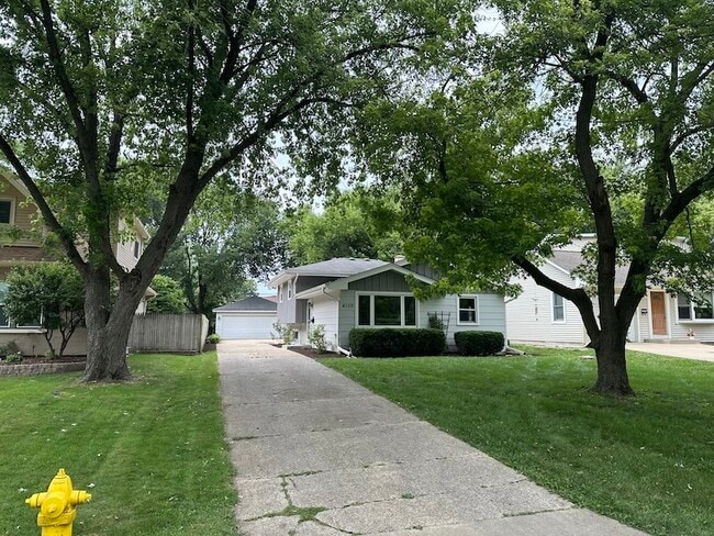 4128 Elm St in Downers Grove, IL - Building Photo - Building Photo